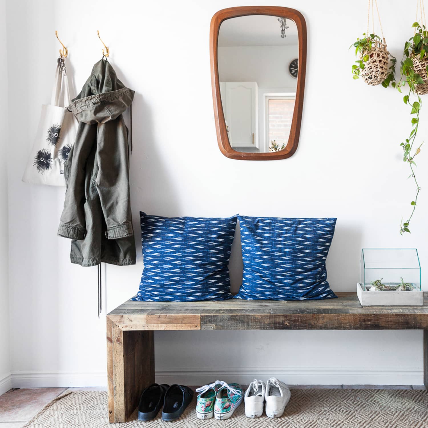 A Storage Bench for Small Entryway Space - Southern Revivals