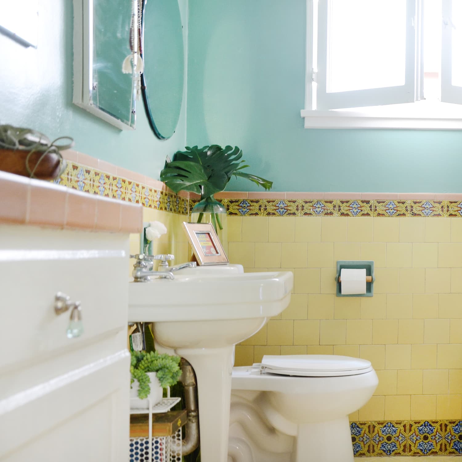 How To Unclog A Toiler Without A Plunger Apartment Therapy
