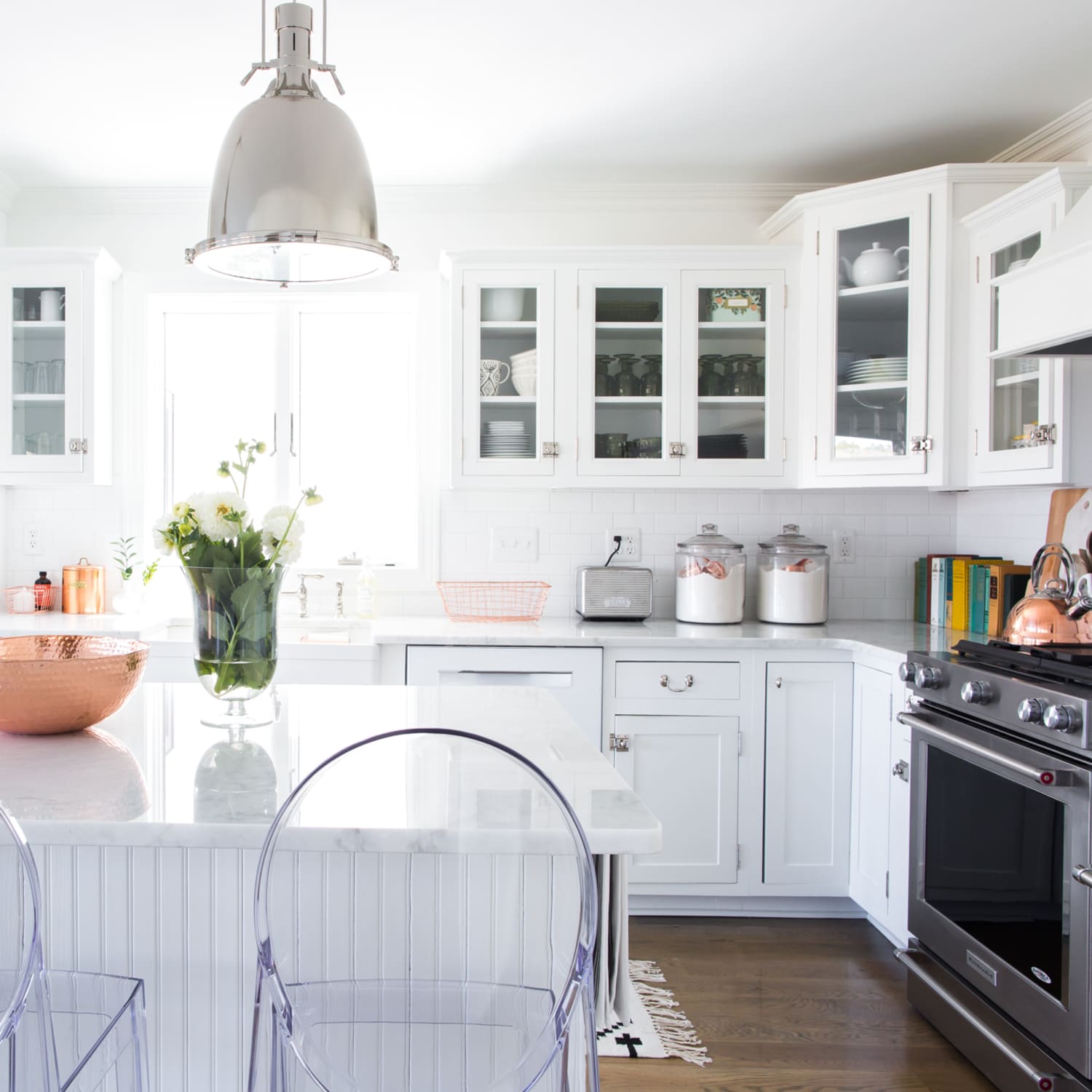 The Best Ways to Use Glass-Front Cabinets in a Kitchen Design