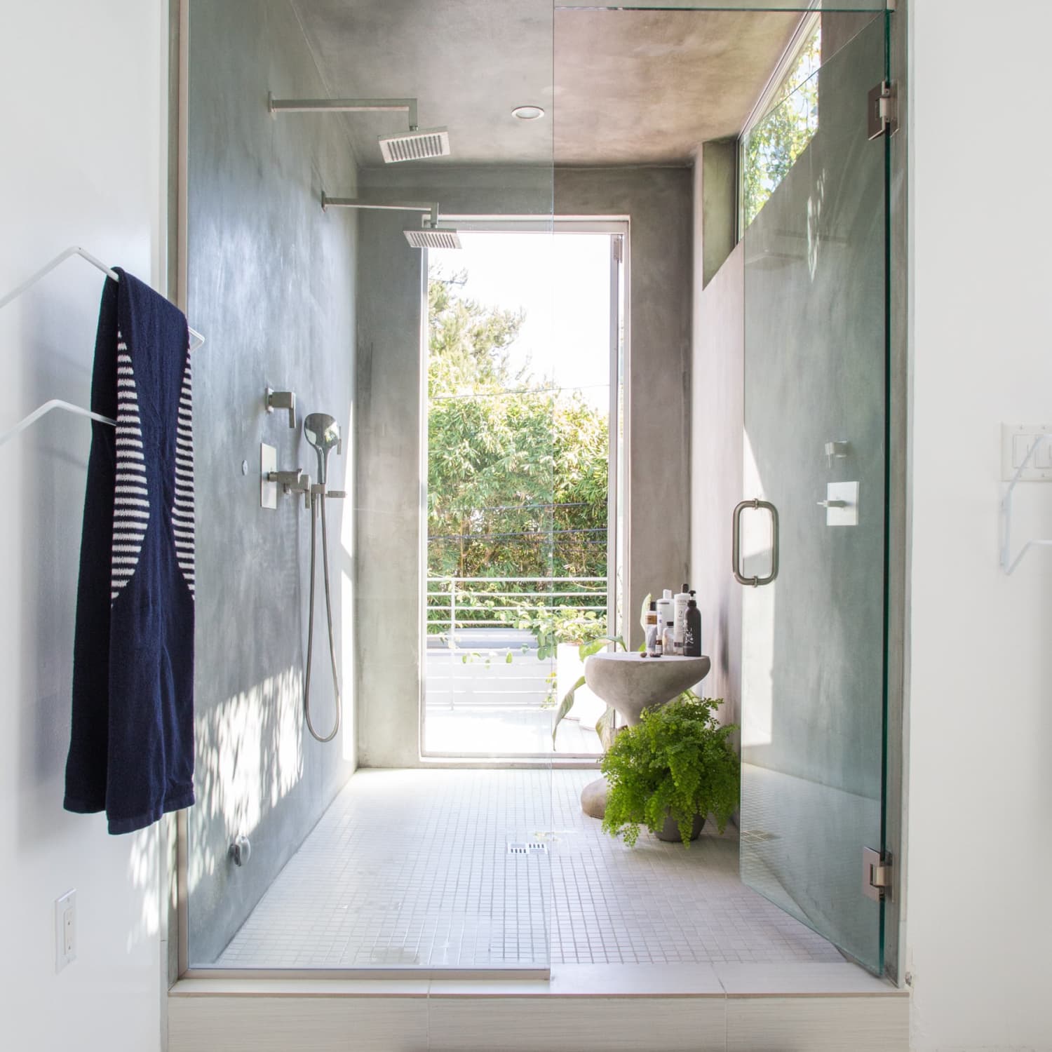 5 Different Ways to Keep Your Glass Shower Door Clean for Good