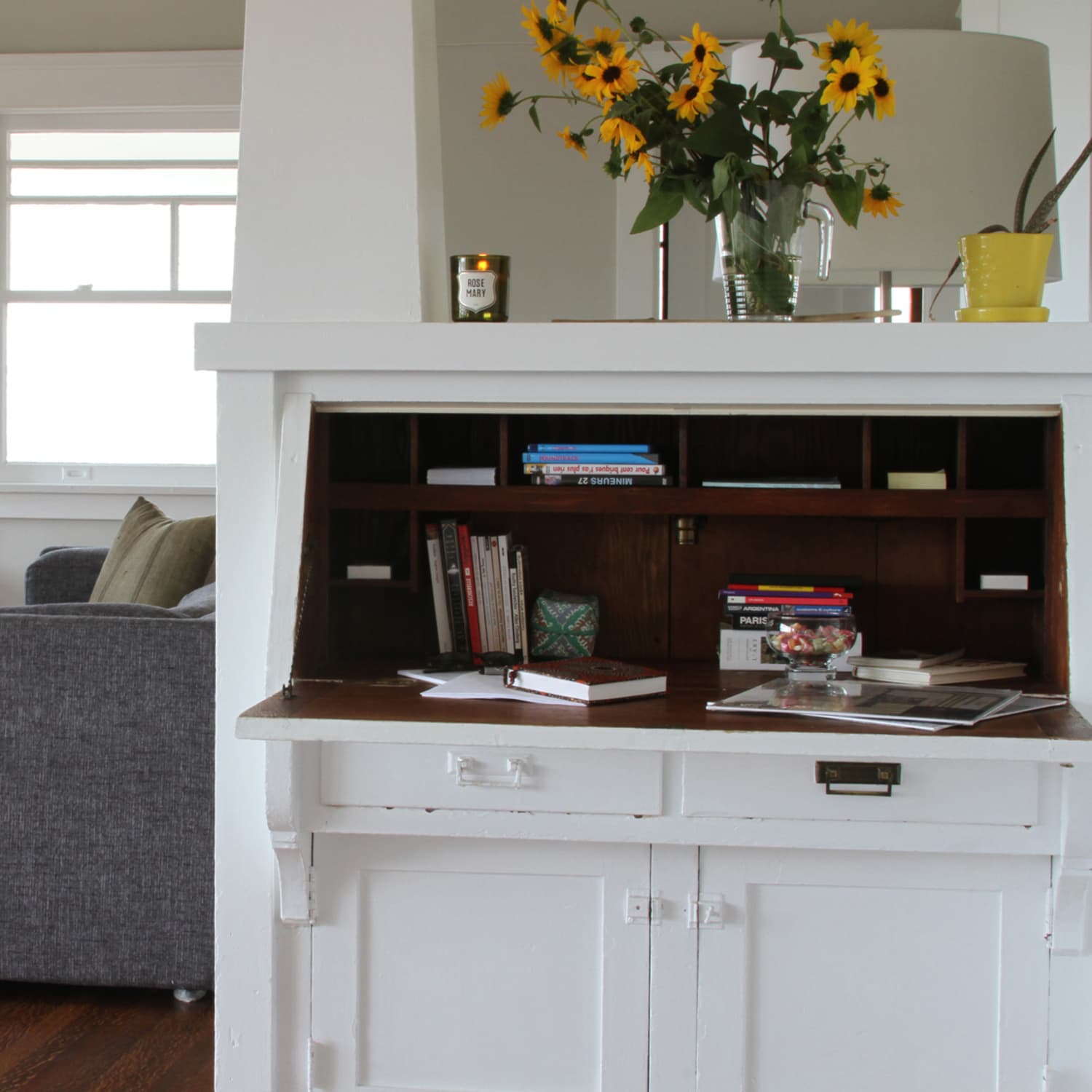 10 Modern Secretary Desks For Small Spaces Apartment Therapy