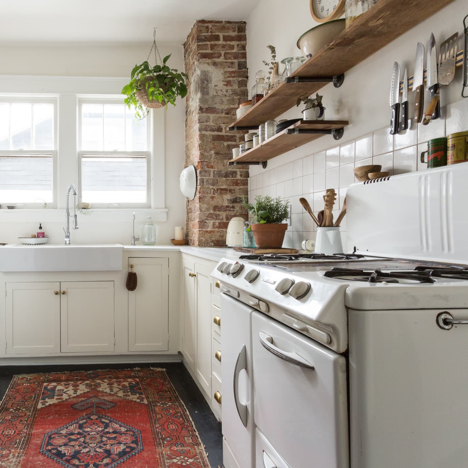 How to Choose a Kitchen Rug that Matches Your Cabinets