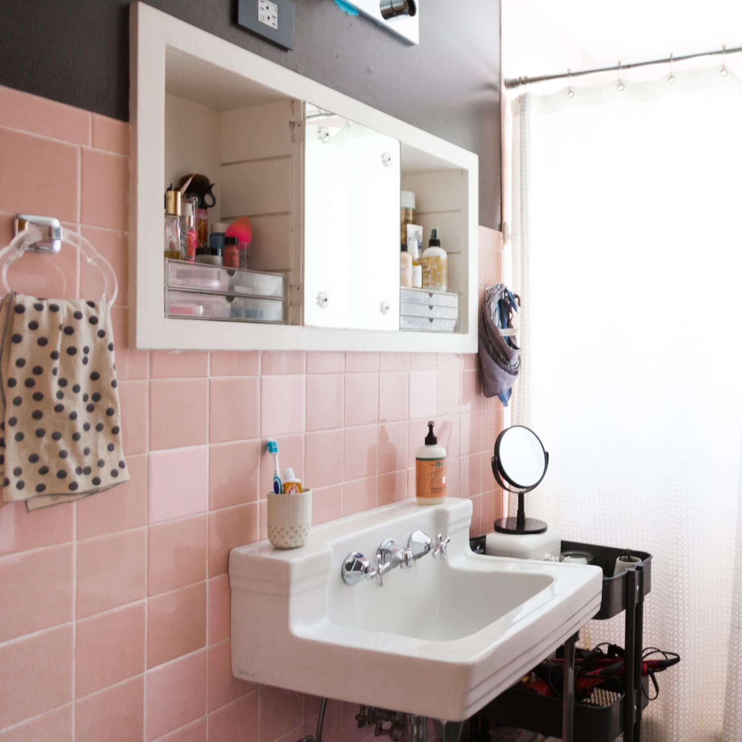 How to Hang Bathroom Towels So They Always Look Nice