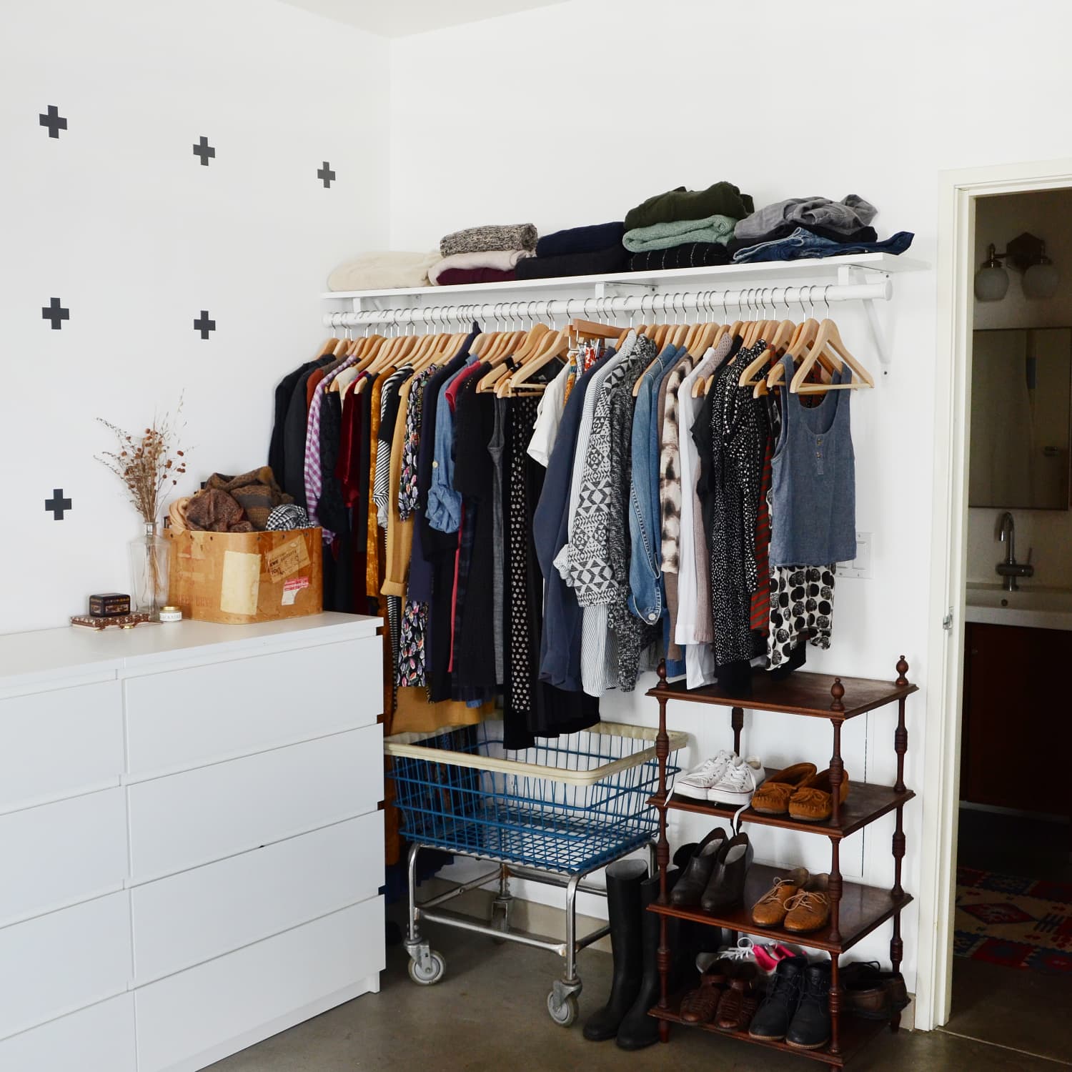9 Ways to Organize a Bedroom With No Closets