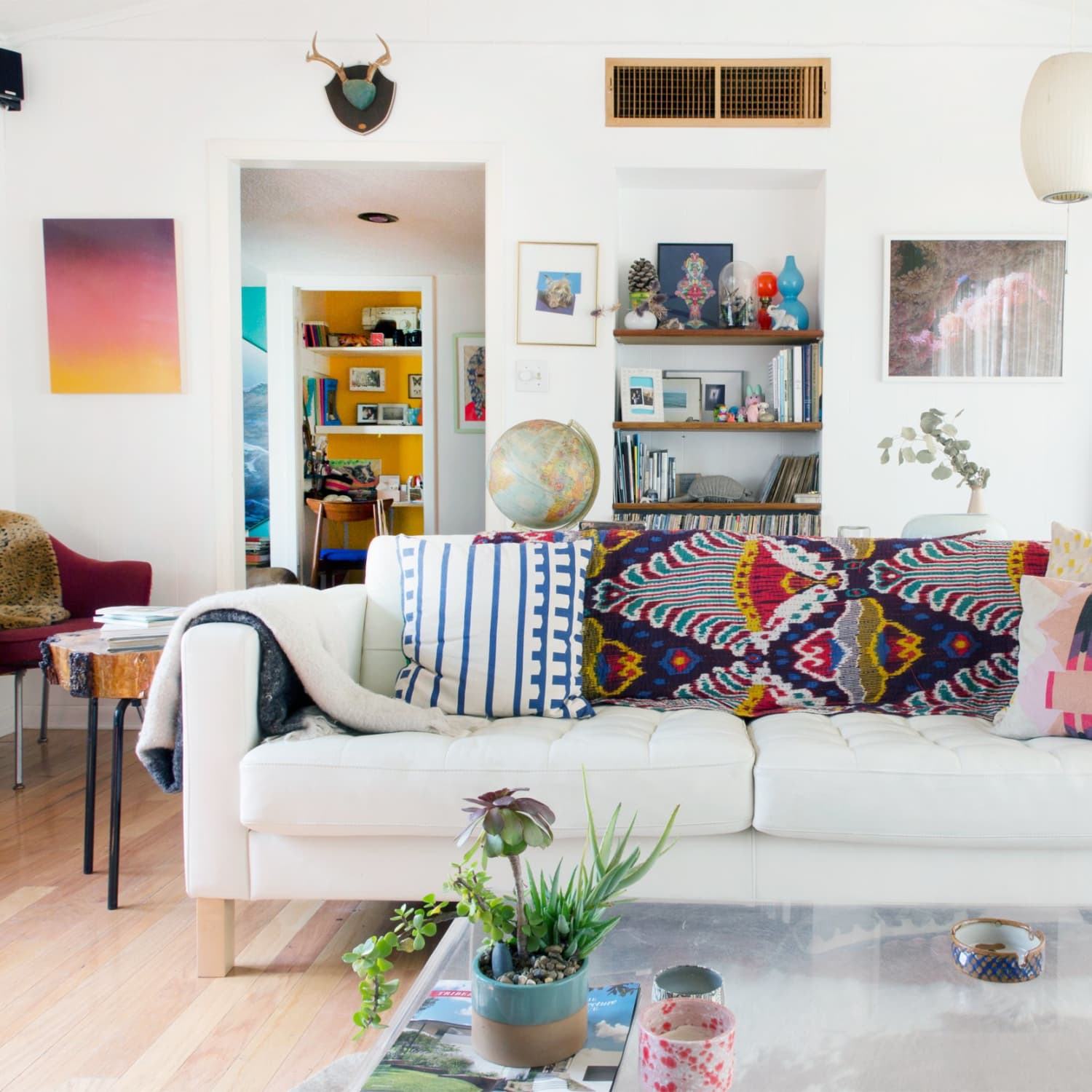 How To Decorate Your First Apartment On A Budget Apartment Therapy Below, we'll share ten of the best tips we and when you add budgetary constraints to the mix, that plan should clearly prioritize which decorating projects are on the top and which can wait. how to decorate your first apartment on