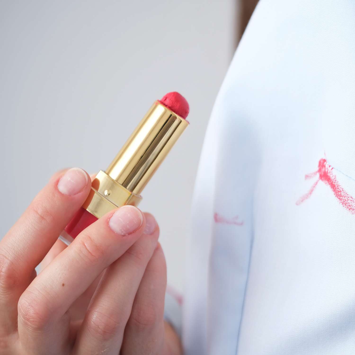 how to get lipstick off wallpaper
