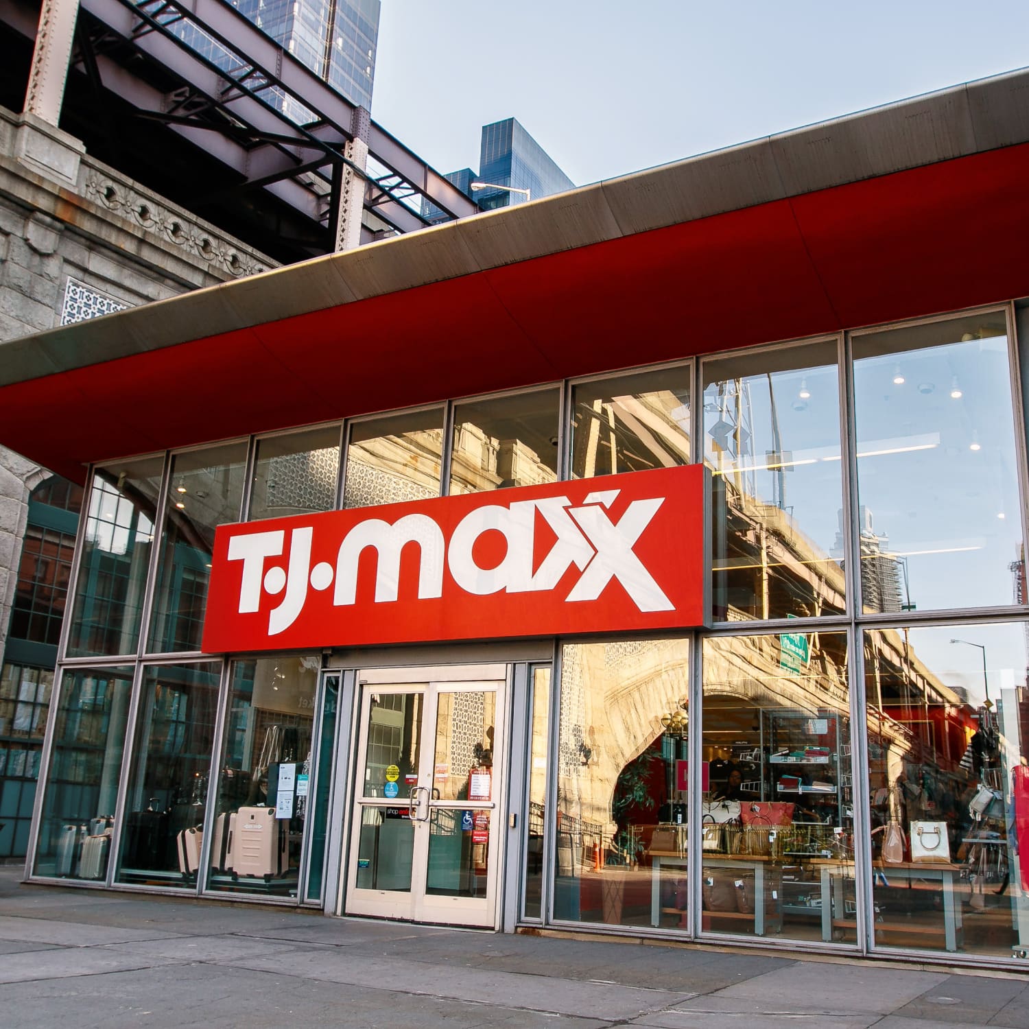 Does tj maxx sell tommy hilfiger online