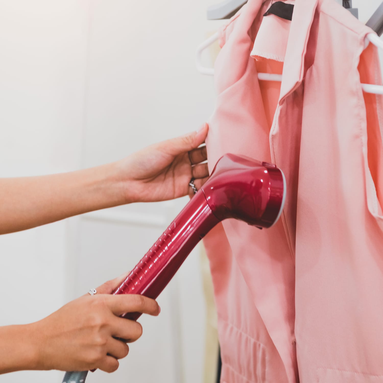 Hand steamer for top clothes