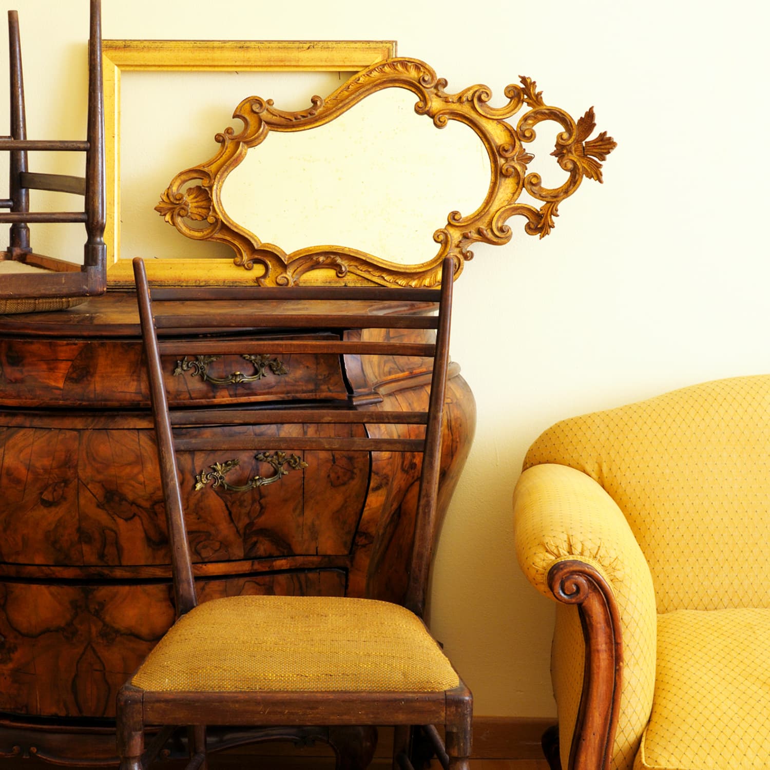 9 Ways to Score Free Furniture So You Can Save for That