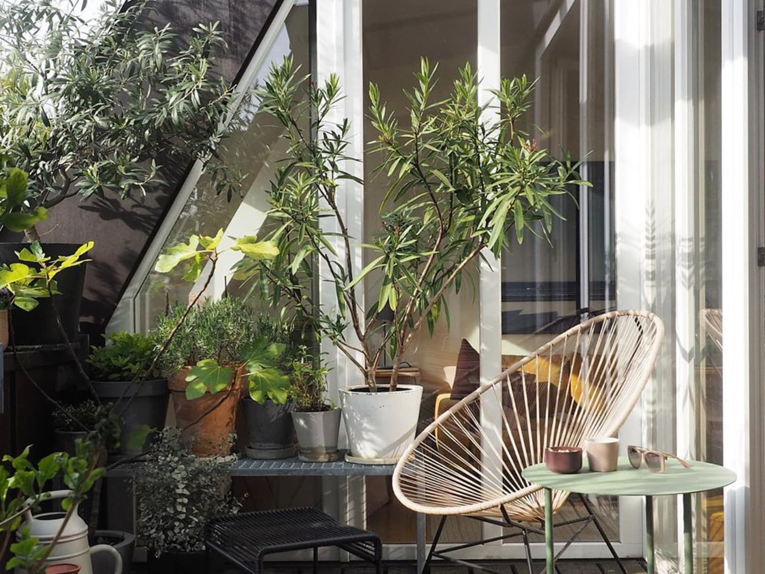 16 Apartment Patio Ideas How To Decorate An Apartment Patio Apartment Therapy