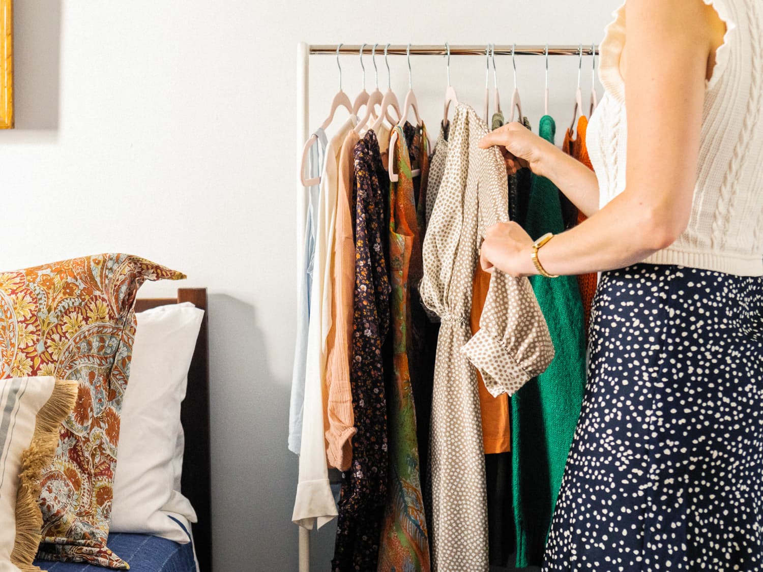 The Elastic Wardrobe (Part 3): Decluttering Your Closet & Shopping Smarter  - Easy Fashion for Moms