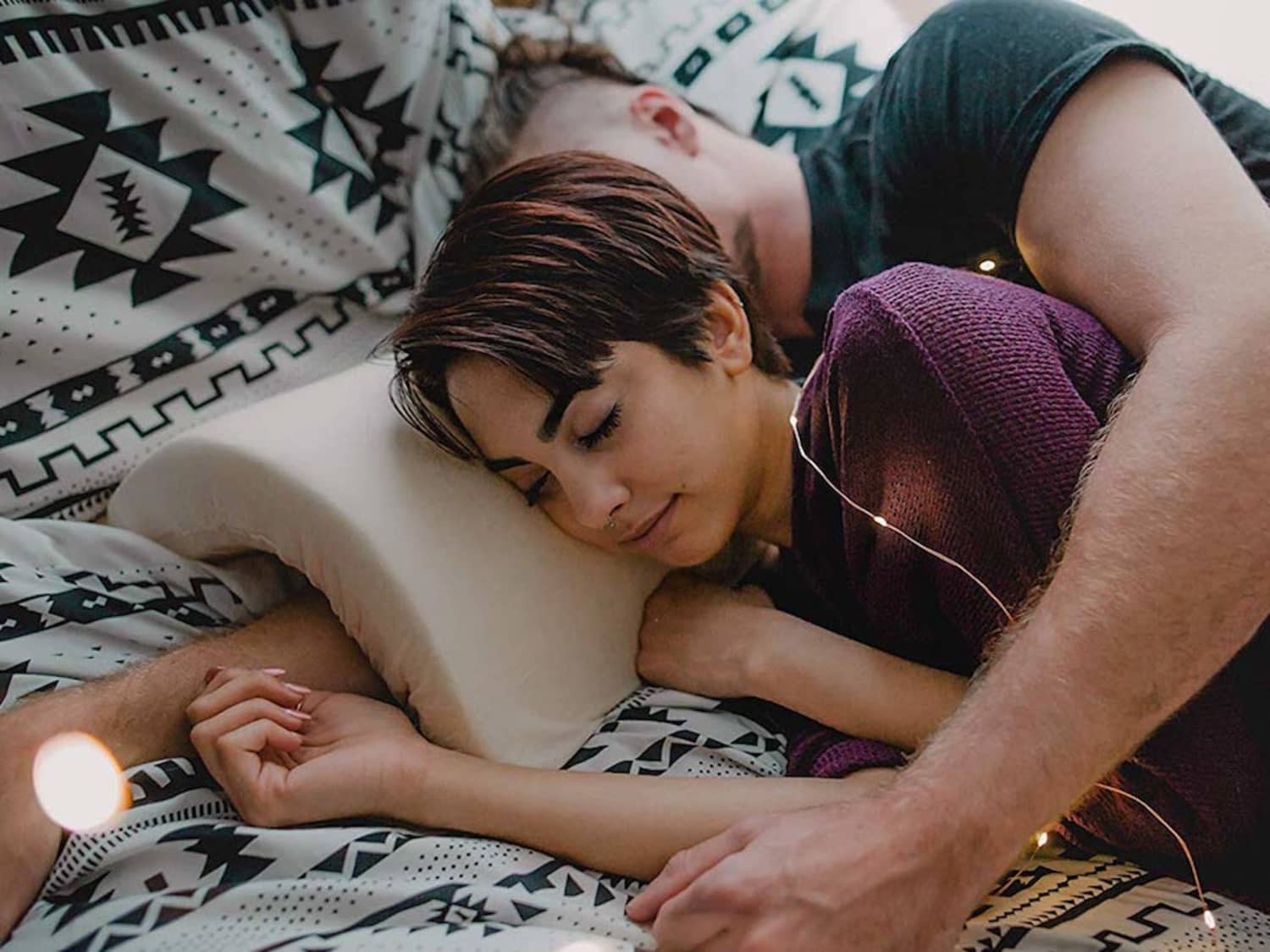 Coodle Pillow Keeps Arms From Falling Asleep While Cuddling | Apartment  Therapy