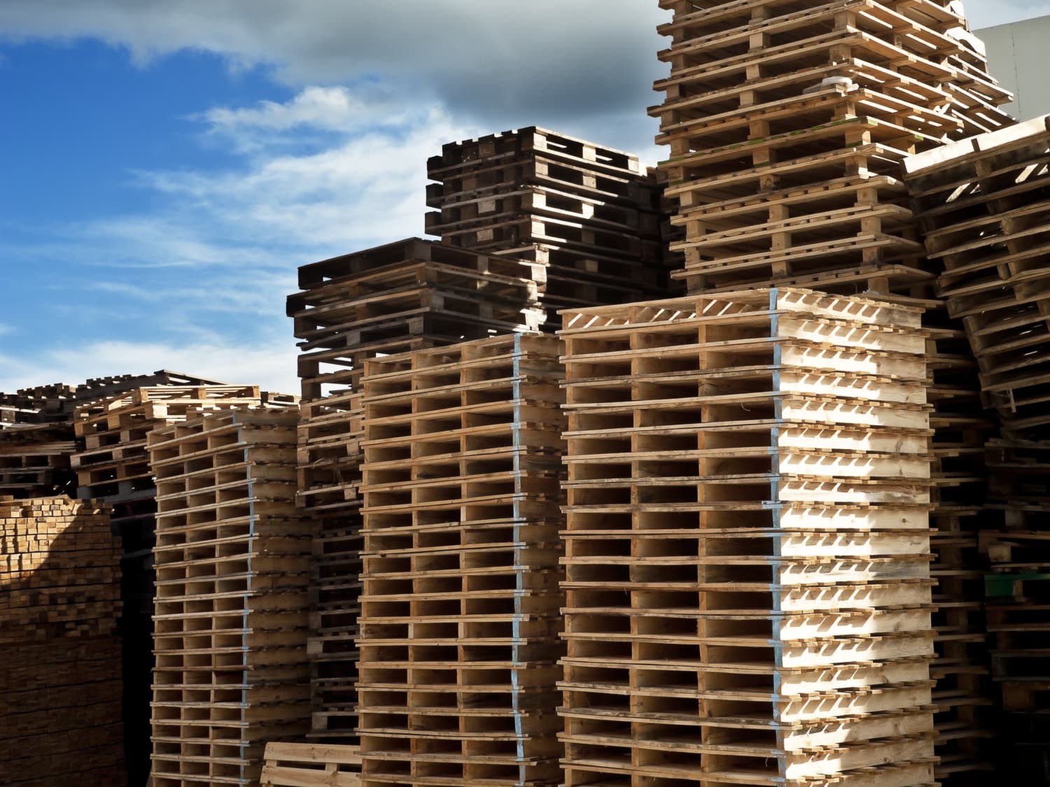 Pallet Furniture How To Choose And Prepare Reclaimed Wood For Diy