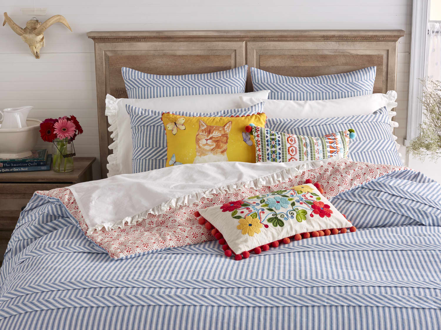 10 Pioneer Woman Bedding Options for a Country-Chic Home