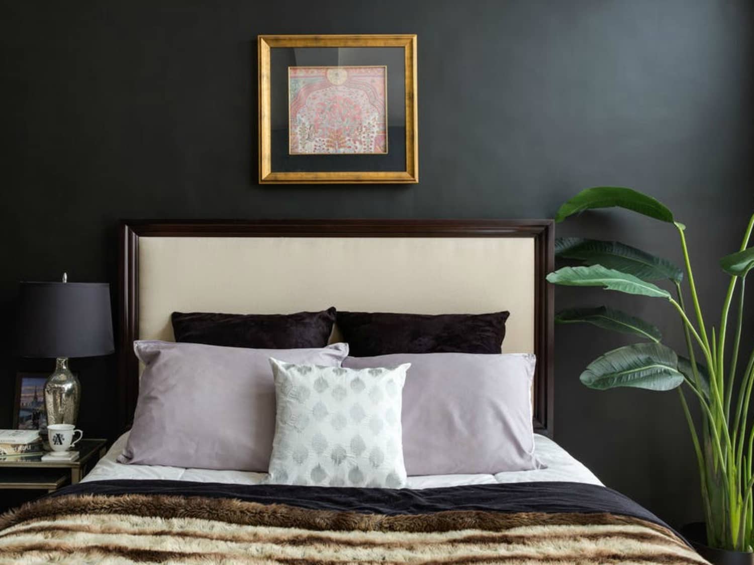 Bed pillow arrangements: style your bed according to size