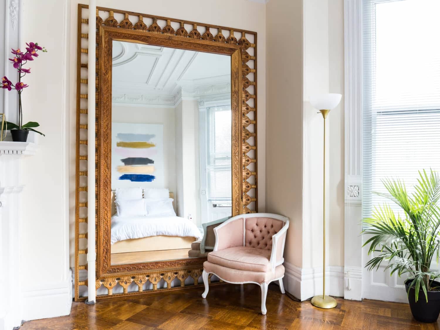 How to Hang a Mirror on the Ceiling: Transform Your Space with an