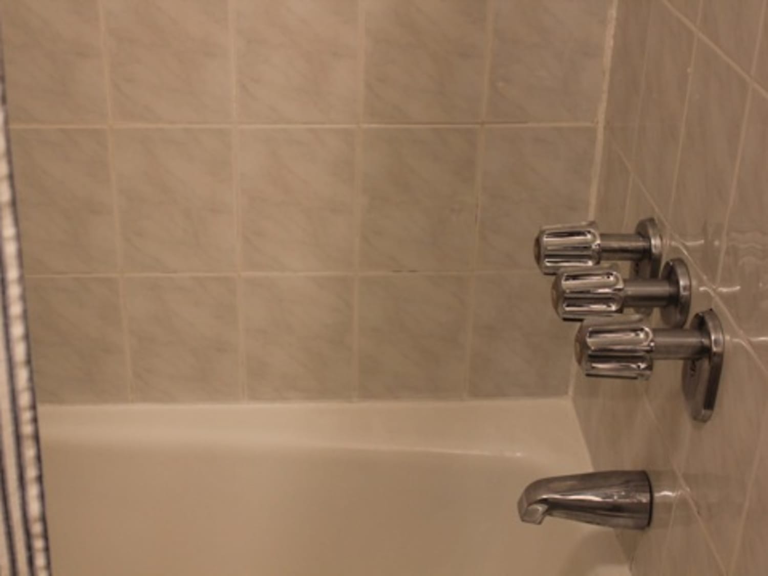 How To Recaulk A Bathtub Apartment Therapy