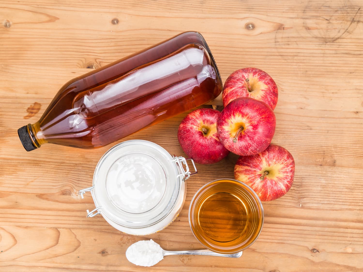 11 Ways to Clean Your Home with Apple Cider Vinegar