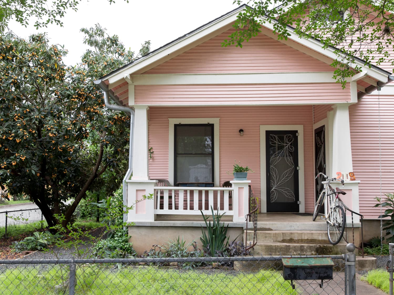 What Is a Bungalow-Style Home? Tour These 11 Different Examples | Apartment  Therapy, image size:1500x1125