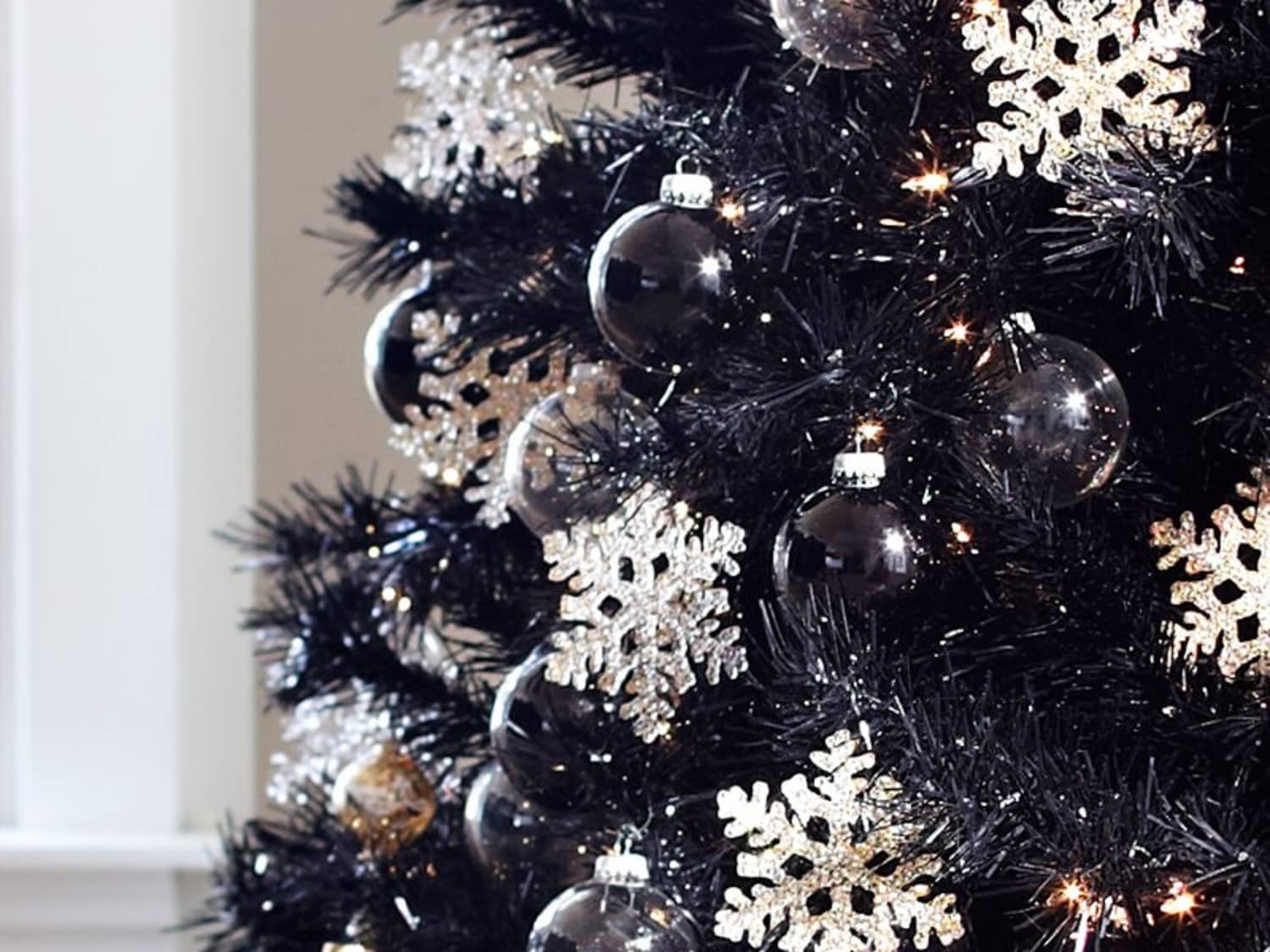 Treetopia Tuxedo Black Christmas Tree Review | Apartment Therapy