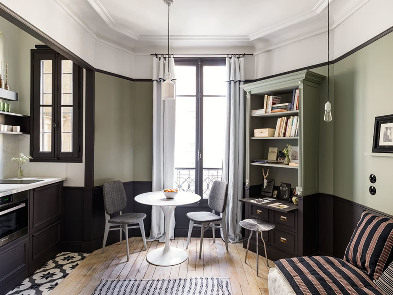 You Ll Never Believe This Paris Apartment Is Only 194 Square Feet Apartment Therapy