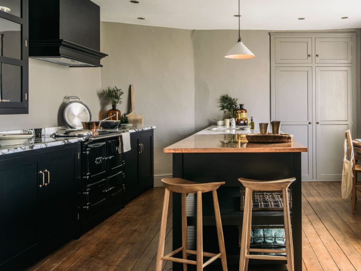 These are Our Favorite Kitchens of 20   Apartment Therapy