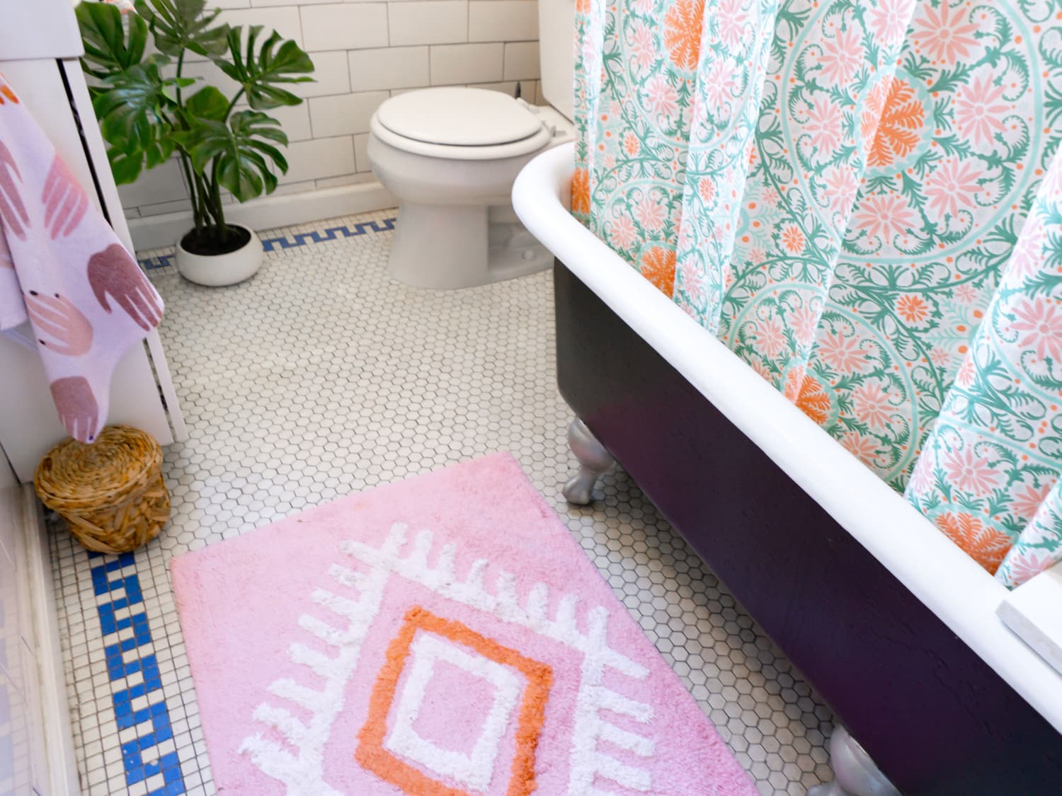 How to Keep a Bath Mat in Place With Velcro