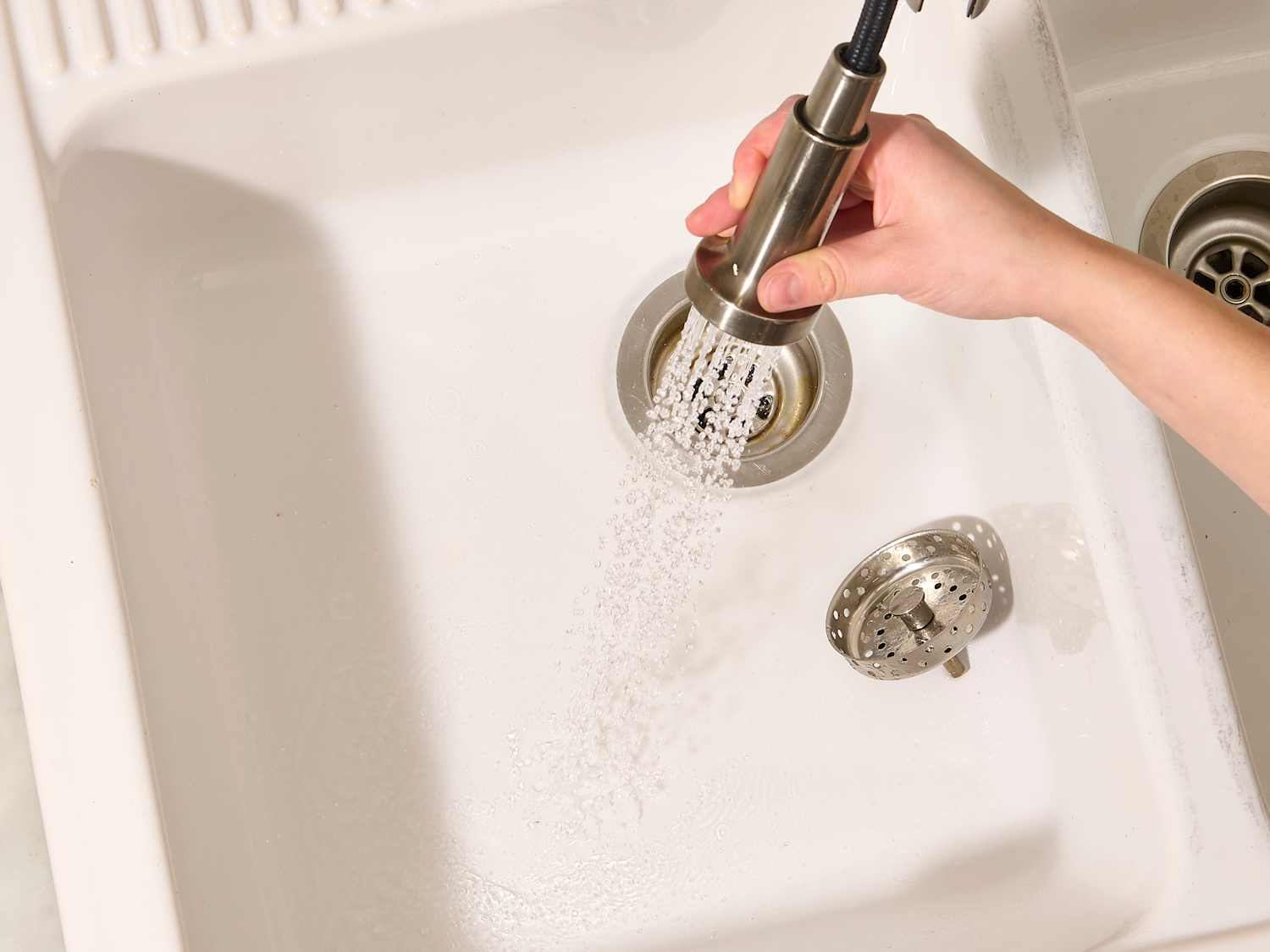 How to Hand-Wash Clothes the Right Way, According to Experts | Apartment  Therapy