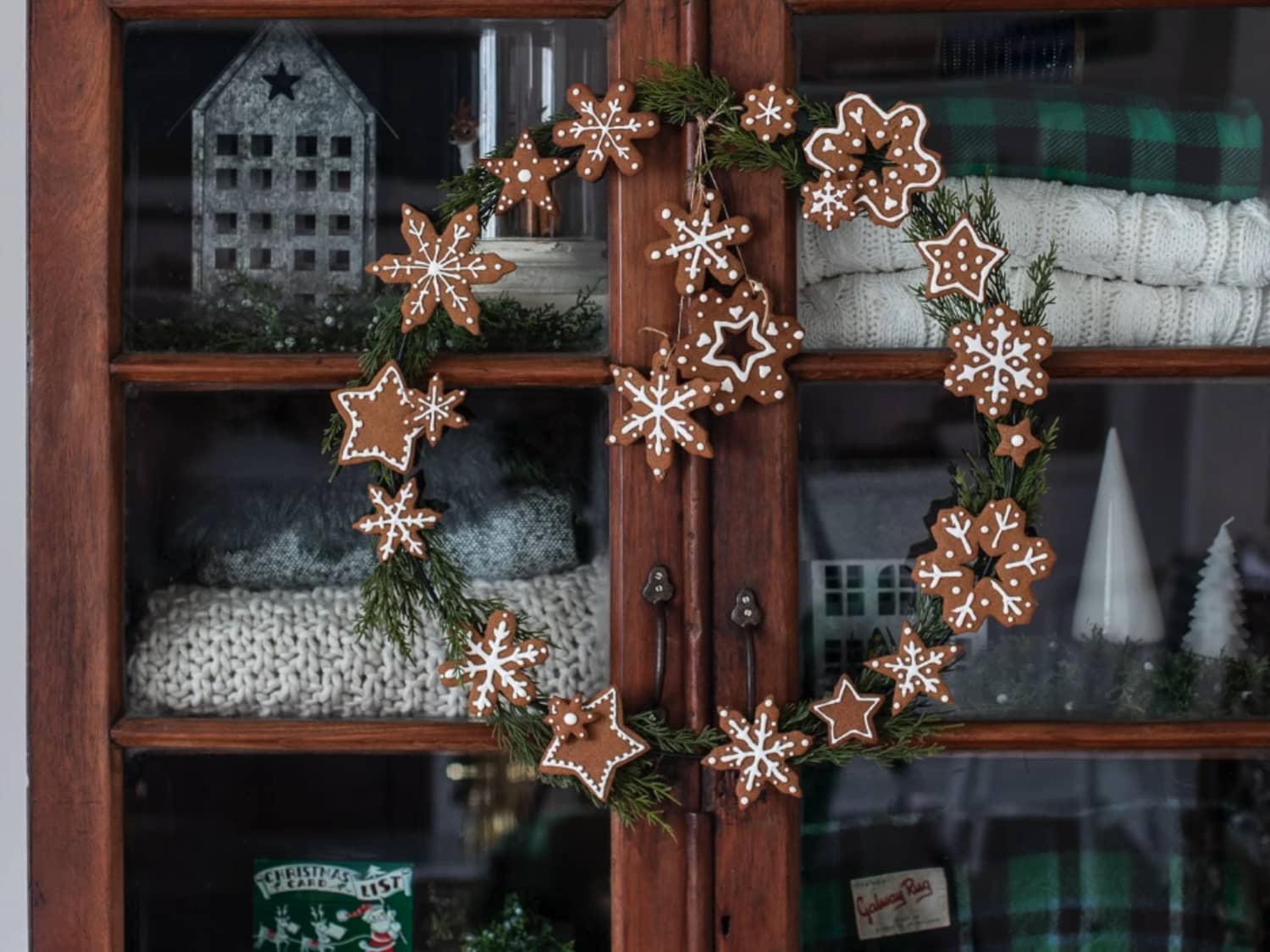 15 DIY Christmas Wreaths - How to Make a Holiday Wreath | Apartment Therapy, image size:1500x1125