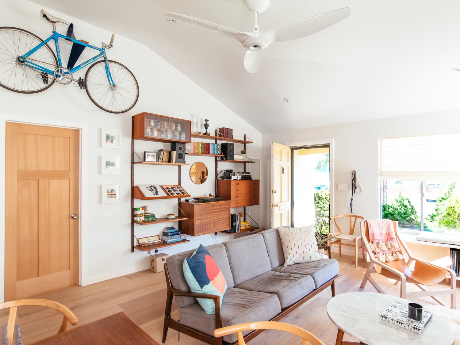 wall bike rack apartment