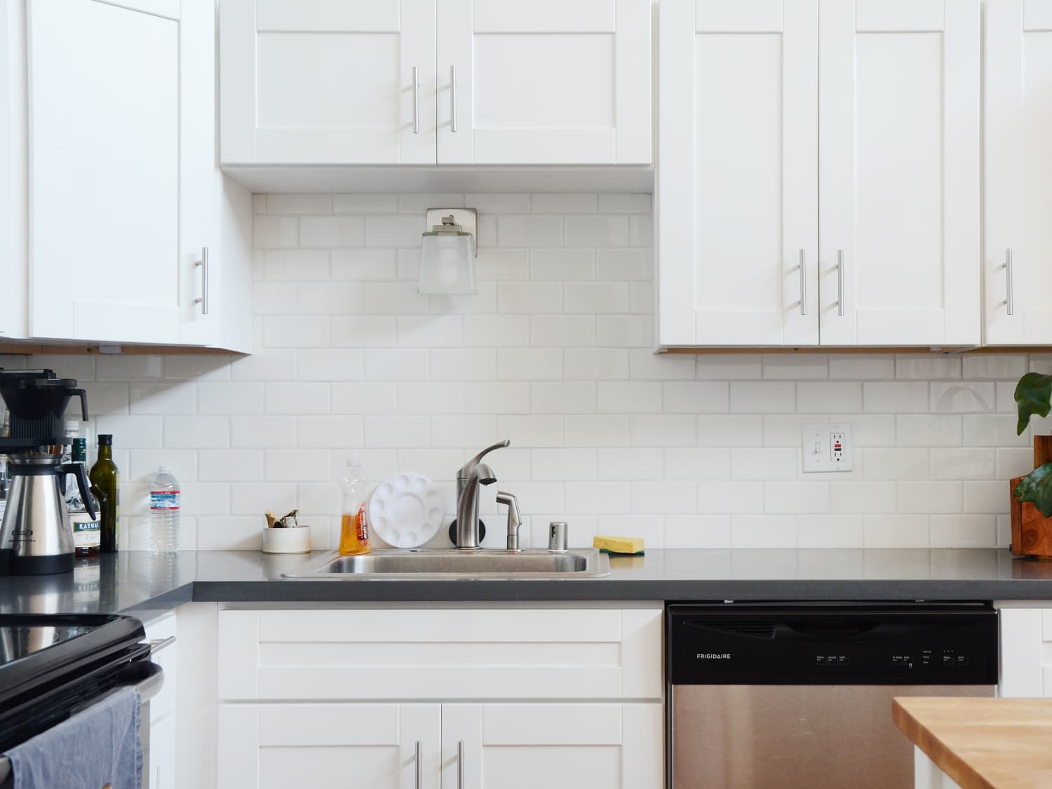 YouCopia DoorStash Dishwasher Pod Holder Lid, Hanging Storage Container for  Detergent, Speckled White