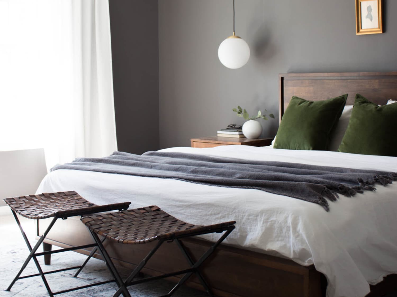 12 Grey Bedroom Ideas — How to Decorate a Grey Bedroom | Apartment Therapy, image size:1500x1125