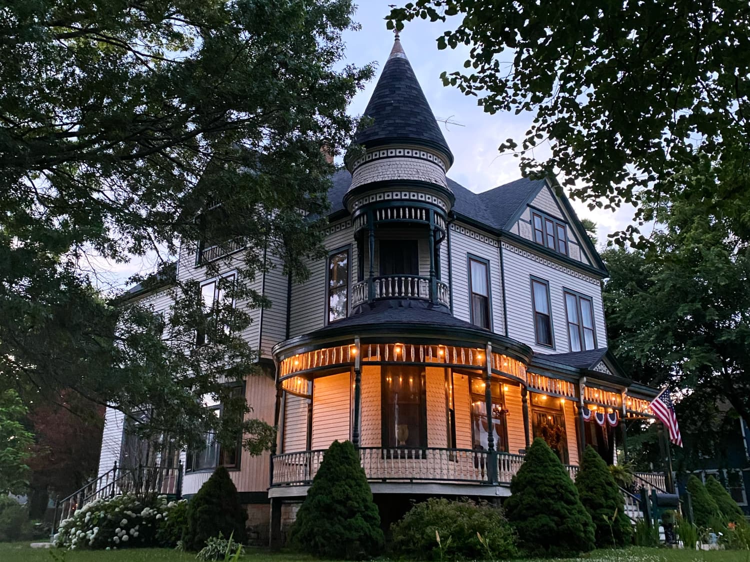 1890s Victorian Home Decorated for Halloween | Apartment Therapy