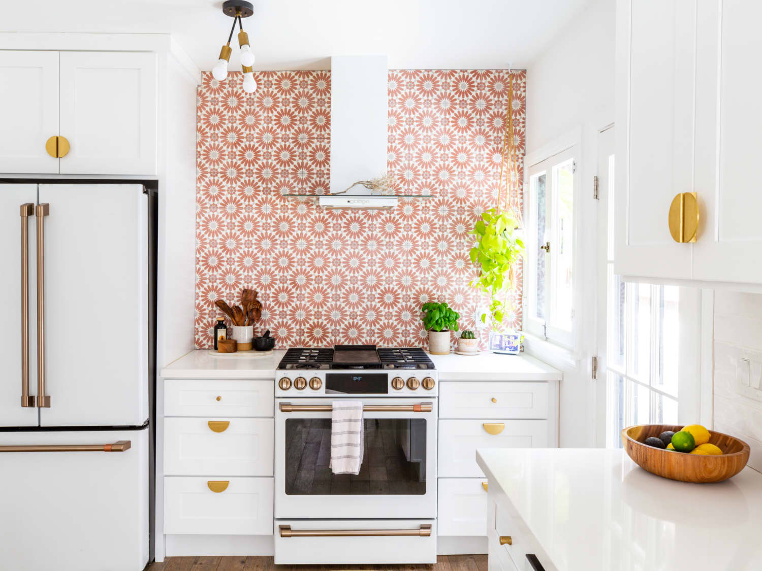 17 White Kitchen Cabinet Ideas That'll Be in Style Forever | The Kitchn, image size:1500x1125