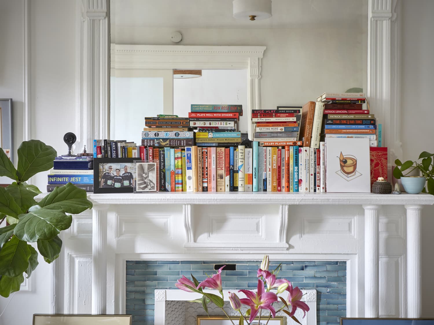 How to Maximize Space on Bookshelf: Smart Tips for Clutter-Free Shelves