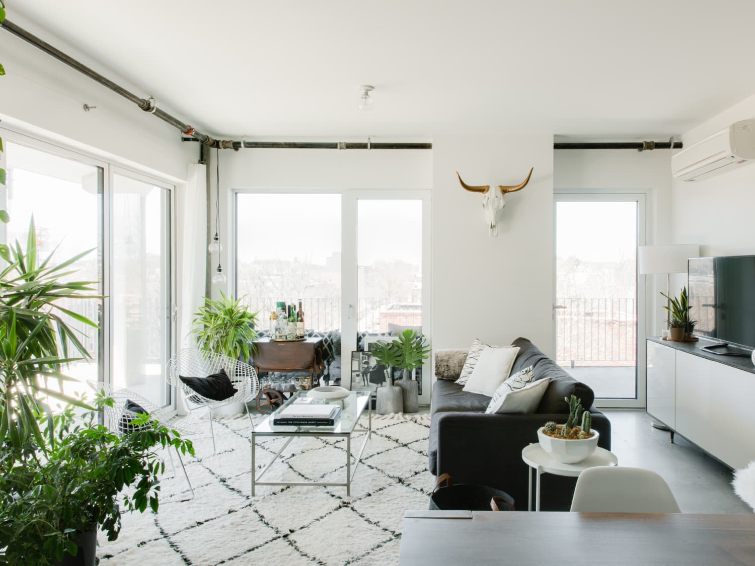 How To Shop For Rugs Best Rug Shopping Tips Apartment Therapy