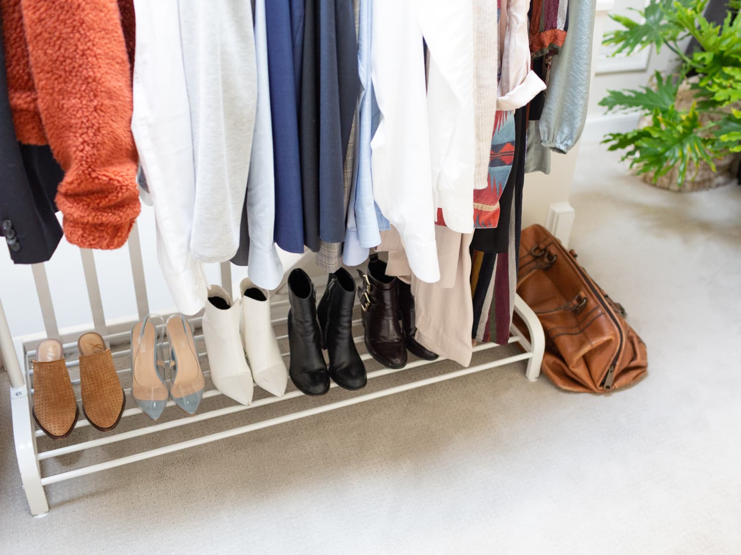 6 Important Things to Look for When Shopping for Secondhand Clothes