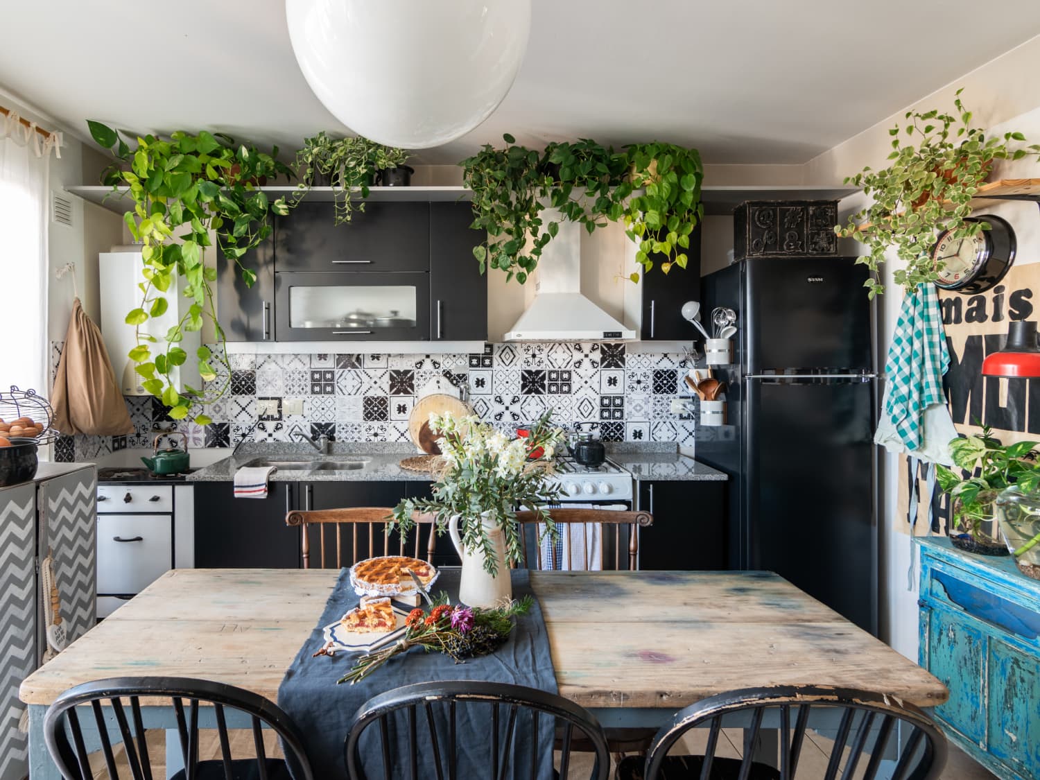 bohemian kitchen inspirations: plants, patterns, and more