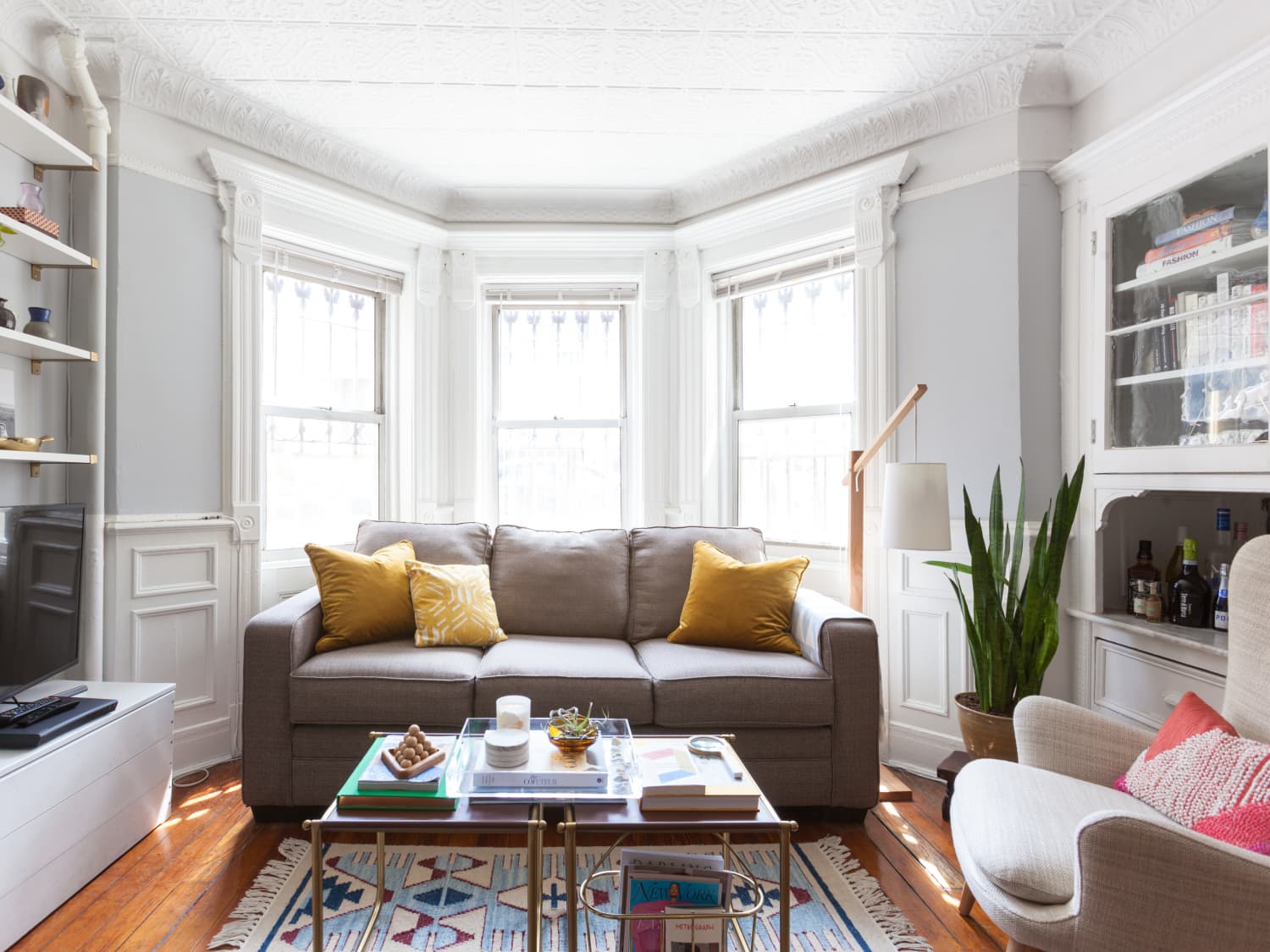 Here S How Much It Should Cost To Reupholster A Couch Apartment