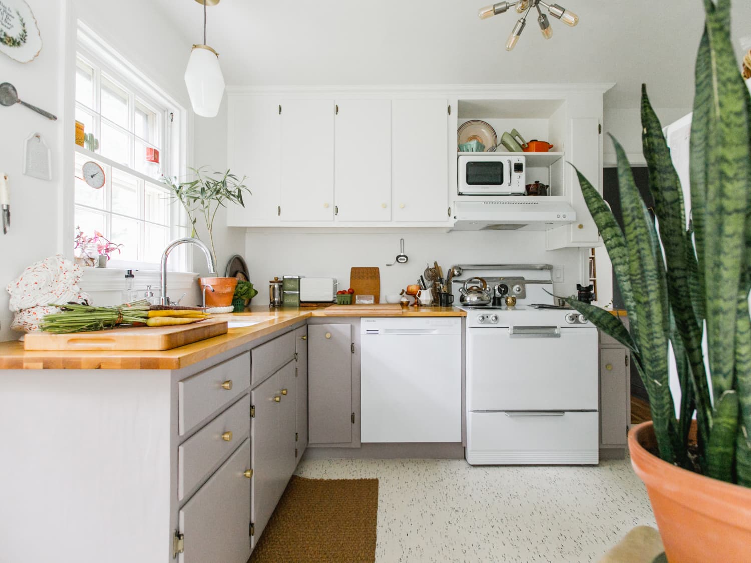 33 genius tips for Organizing a Kitchen (no. 31 is a MUST for small kitchens)  — Minimize My Mess