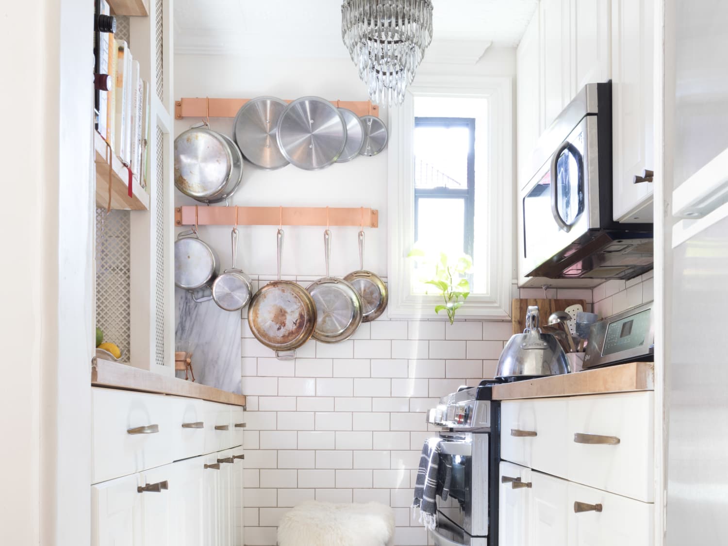 40 Best Small Kitchen Design Ideas Decorating Tiny Apartment Kitchen Pictures Apartment Therapy