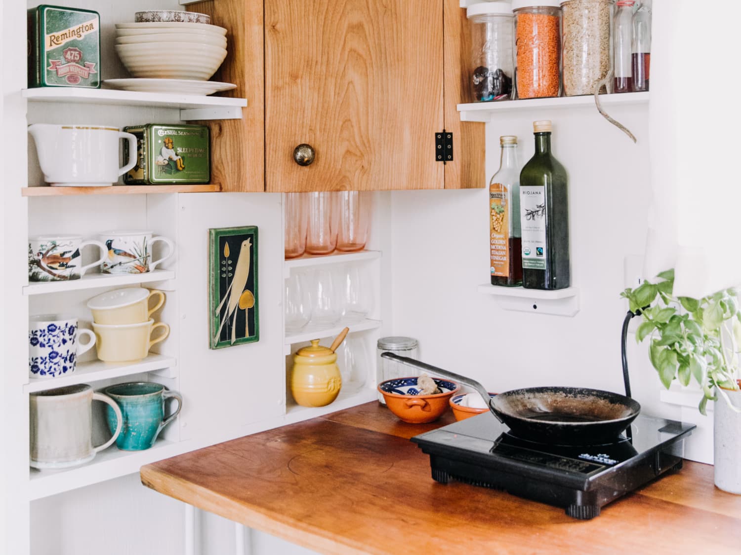 5 Easy Ways to Make a Small Kitchen Appear Bigger | The Kitchn, image size:1500x1125