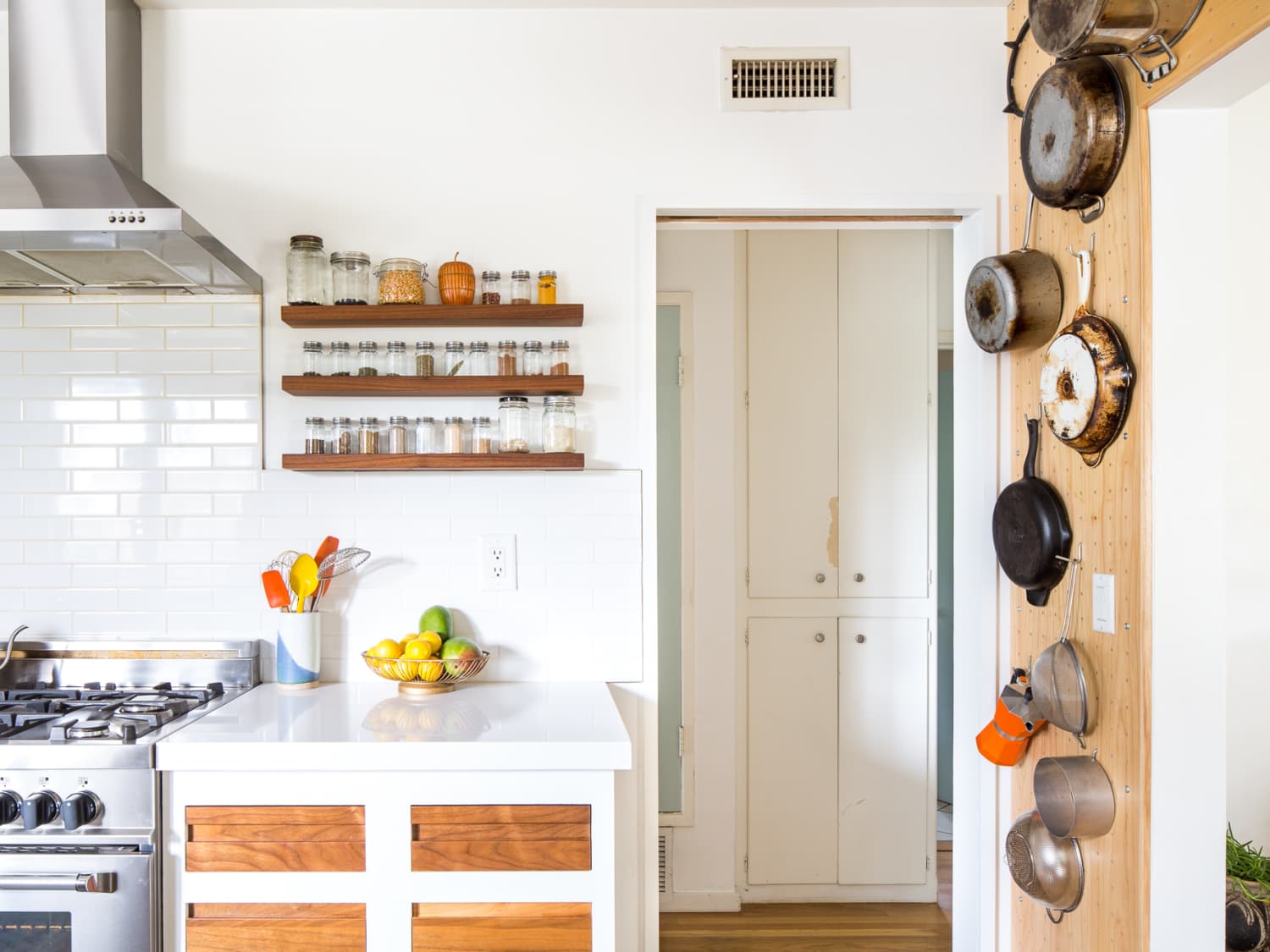 28 Kitchen Countertop Organization Ideas (With Inspiring ...