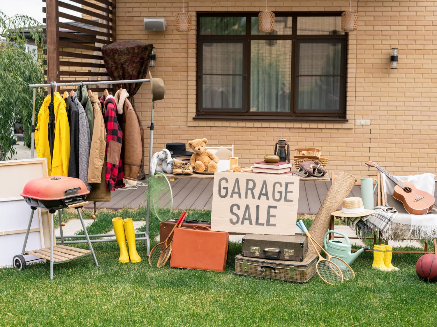 9 Tips for Scoring Good Deals at Yard Sales | Apartment Therapy