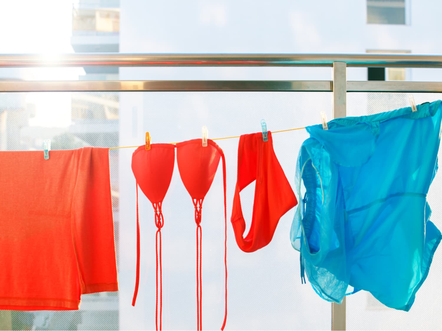 The Best Way a Swimsuit, and 3 Ways That Cause Damage |