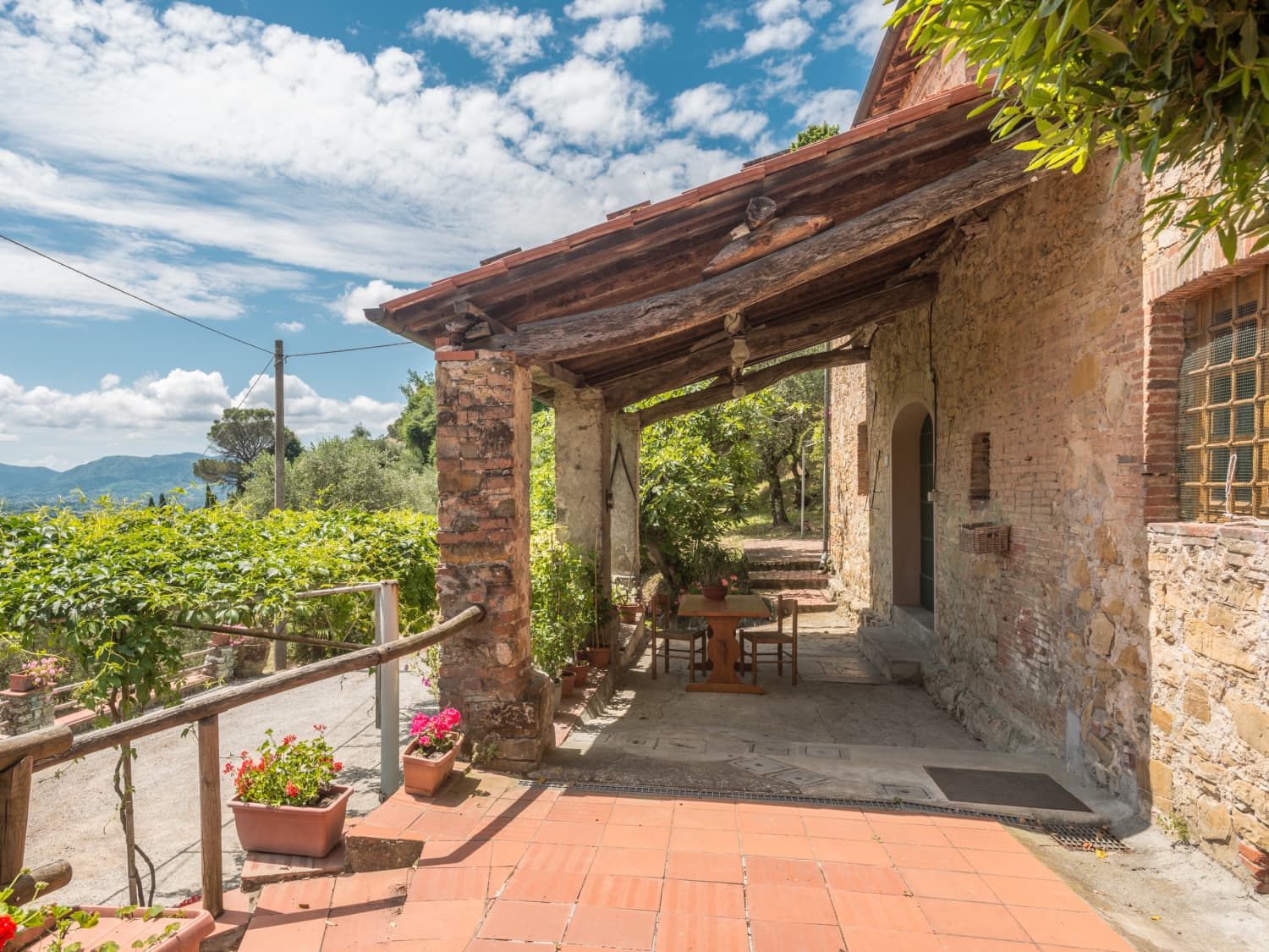 This Italian Farmhouse Will Make You Want to Quit Your Job and Move to Italy  | Apartment Therapy, image size:1500x1125