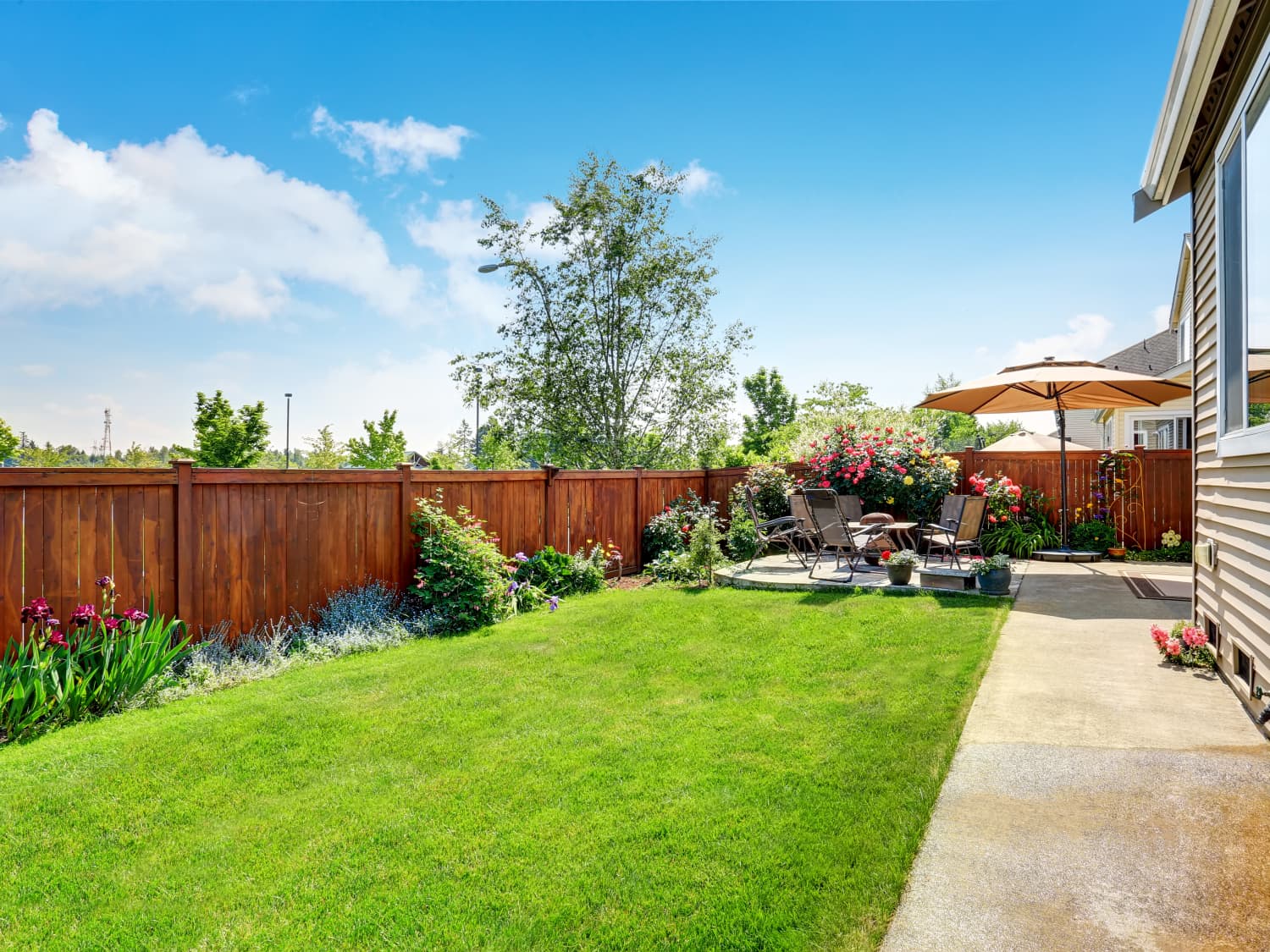 Creative Outdoor Living Spaces: Essential Tips for Transforming Your Backyard
