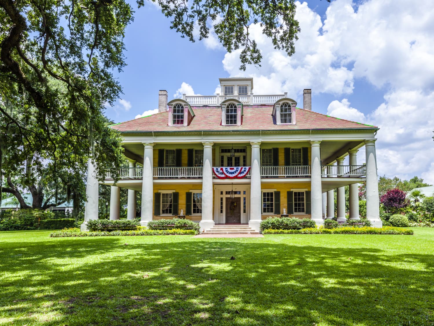 low rooftop is a characteristic of Greek Revival