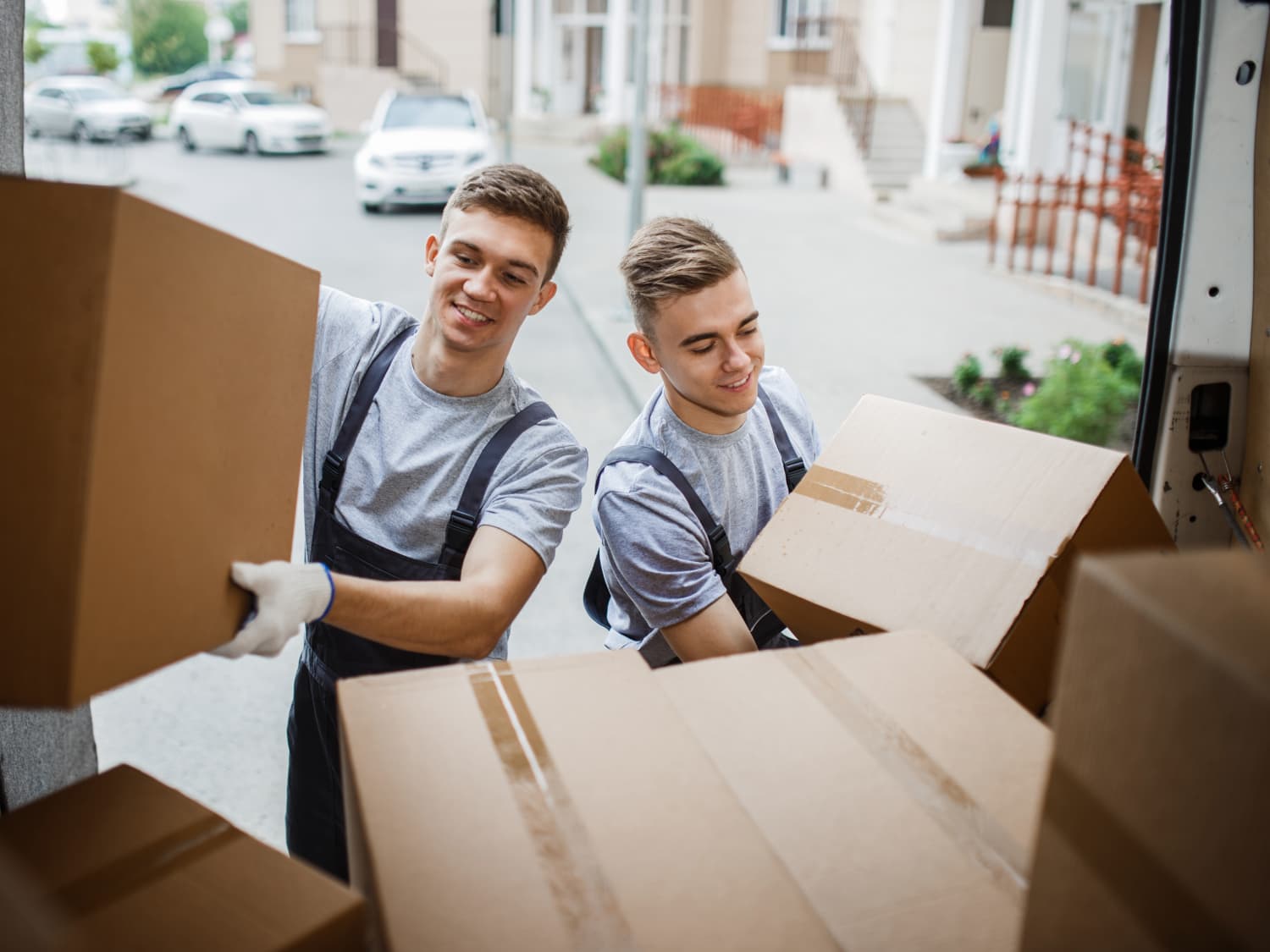 How Much Do You Tip Movers? Here are Expert Tips | Apartment Therapy