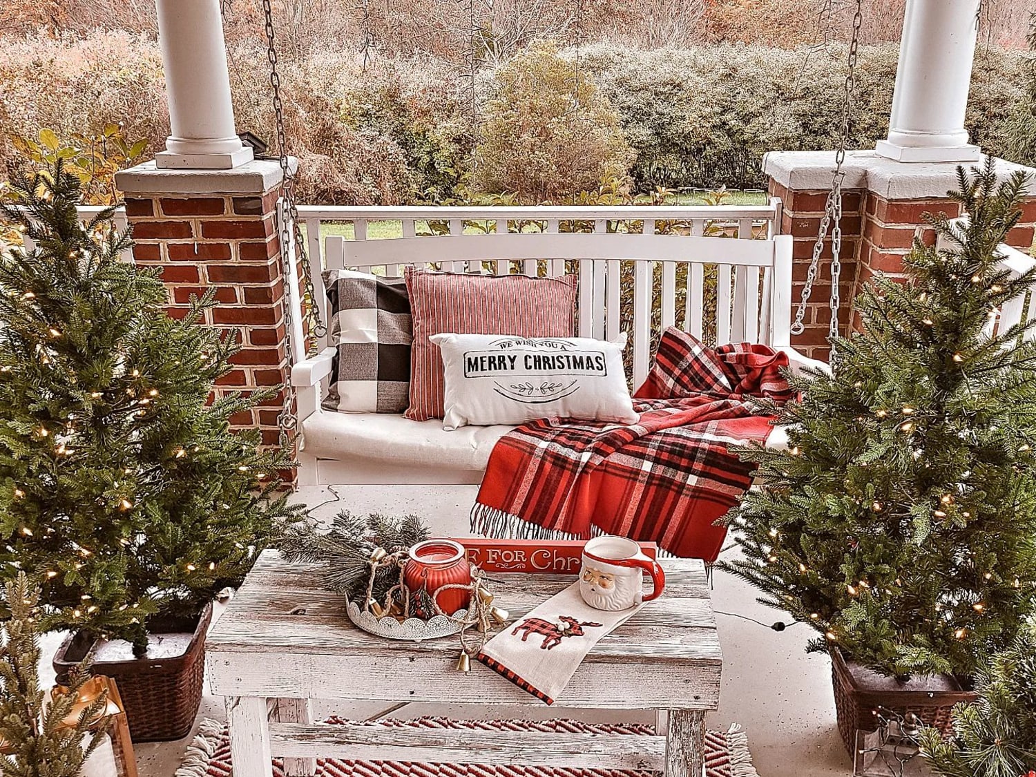 10 Christmas Balcony Decorating Ideas | Apartment Therapy